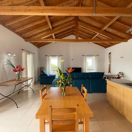 A Quinta Das Flores: Casa Do Corvo 圣克鲁什达什弗洛里什 外观 照片
