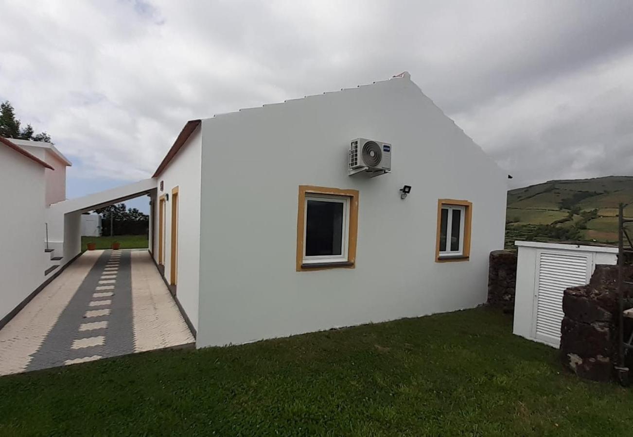 A Quinta Das Flores: Casa Do Corvo 圣克鲁什达什弗洛里什 外观 照片